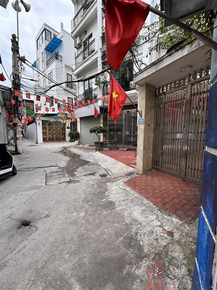 Chủ cần bán gấp nhà 2 tầng 84m2, đường ô tô tránh thông gần trục chính, giá nhỉnh 9 tỷ