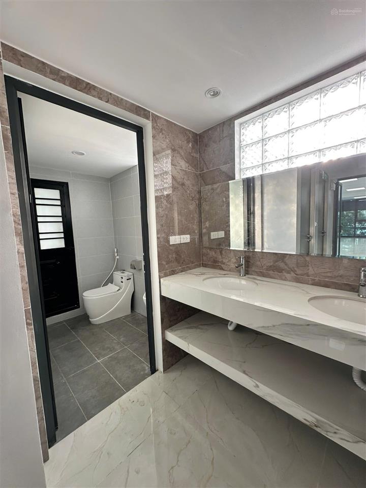 Giảm sốc bán gấp tòa nhà góc 3 thoáng x6 thạch bàn, long biên! 100 m2 7 tầng  dòng tiền khủng