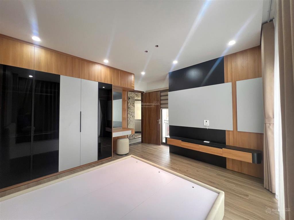 Hiếm  thạch bàn long biên gần aeon  căn góc 41m 6t thang máy, gara ô tô, ô tô tránh  hơn 10 tỷ