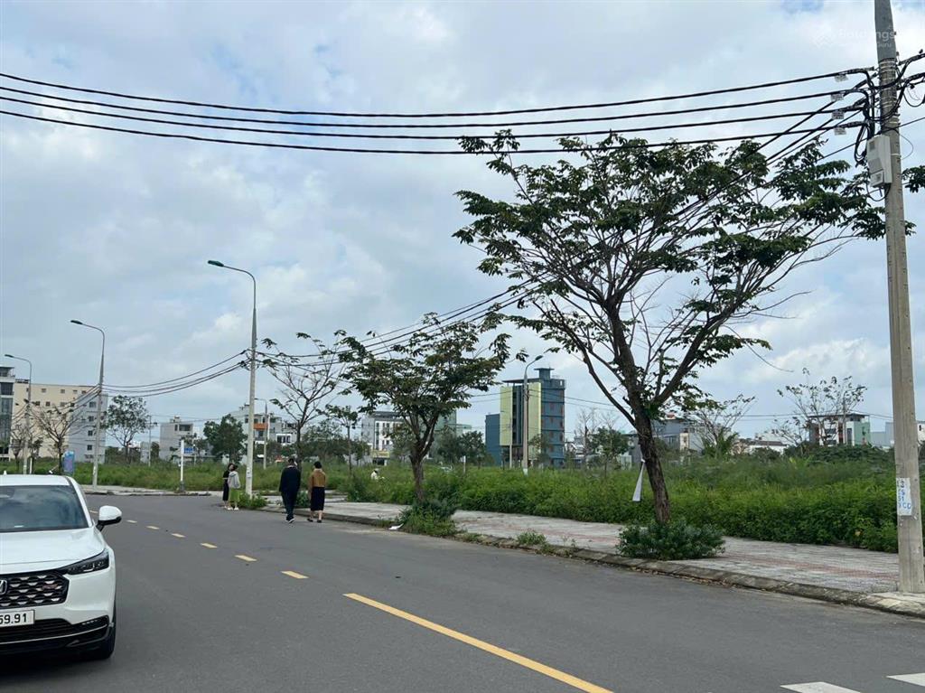 Cặp góc mặt tiền 10m5 lê sỹ  giao cồn dầu 23, diện tích 306,9m²