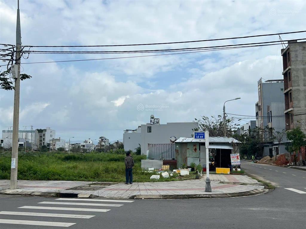 Cặp góc mặt tiền 10m5 lê sỹ  giao cồn dầu 23, diện tích 306,9m²