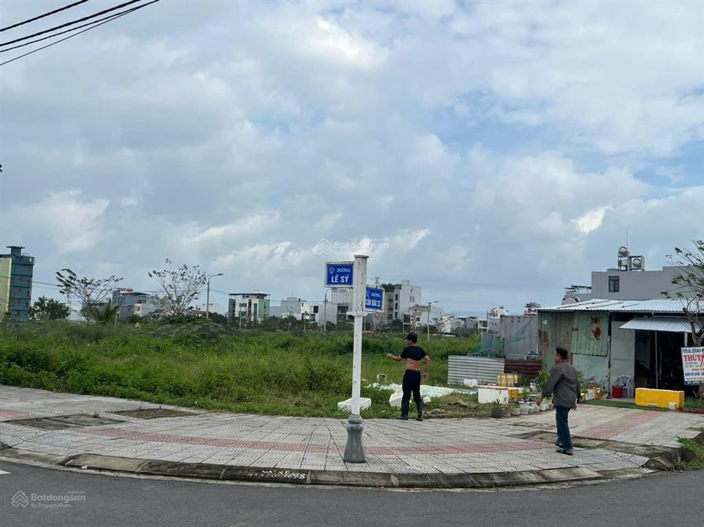 Cặp góc mặt tiền 10m5 lê sỹ  giao cồn dầu 23, diện tích 306,9m²