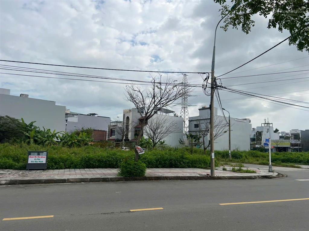 Cặp góc mặt tiền 10m5 lê sỹ  giao cồn dầu 23, diện tích 306,9m²