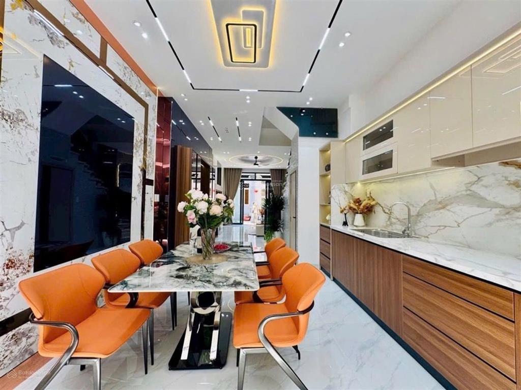 Luxury  full nội thất  xây mới  3pn master  gần vincom và emart phan văn trị