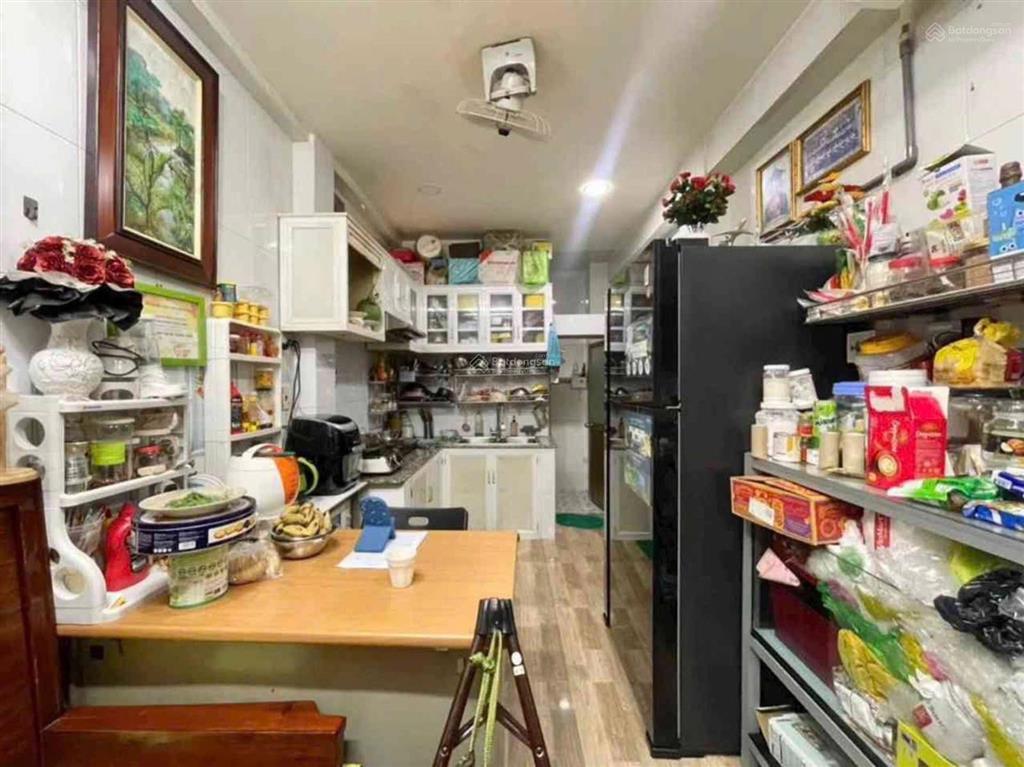 Gần mt  kết cấu chắc chắn  trung tâm bình thạnh  phòng ngủ rộng  chủ thiện chí