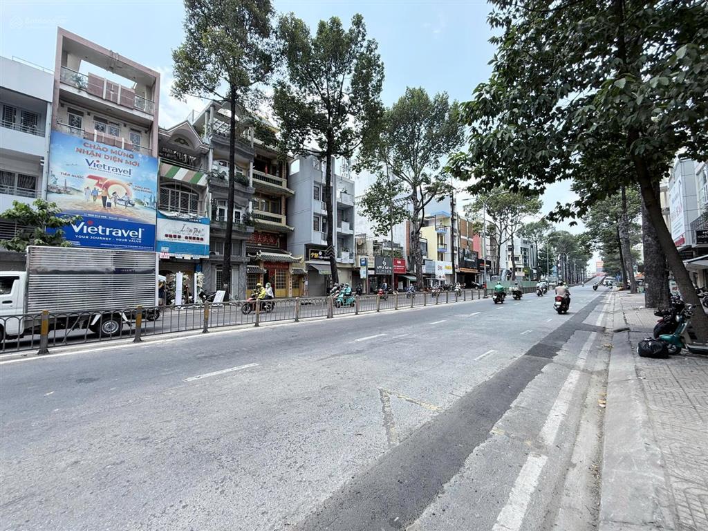 Góc 3 mặt tiền hiếmdt3.35x15 (49m2)giá 14 tỷ,kinh doanh đỉnh cao!