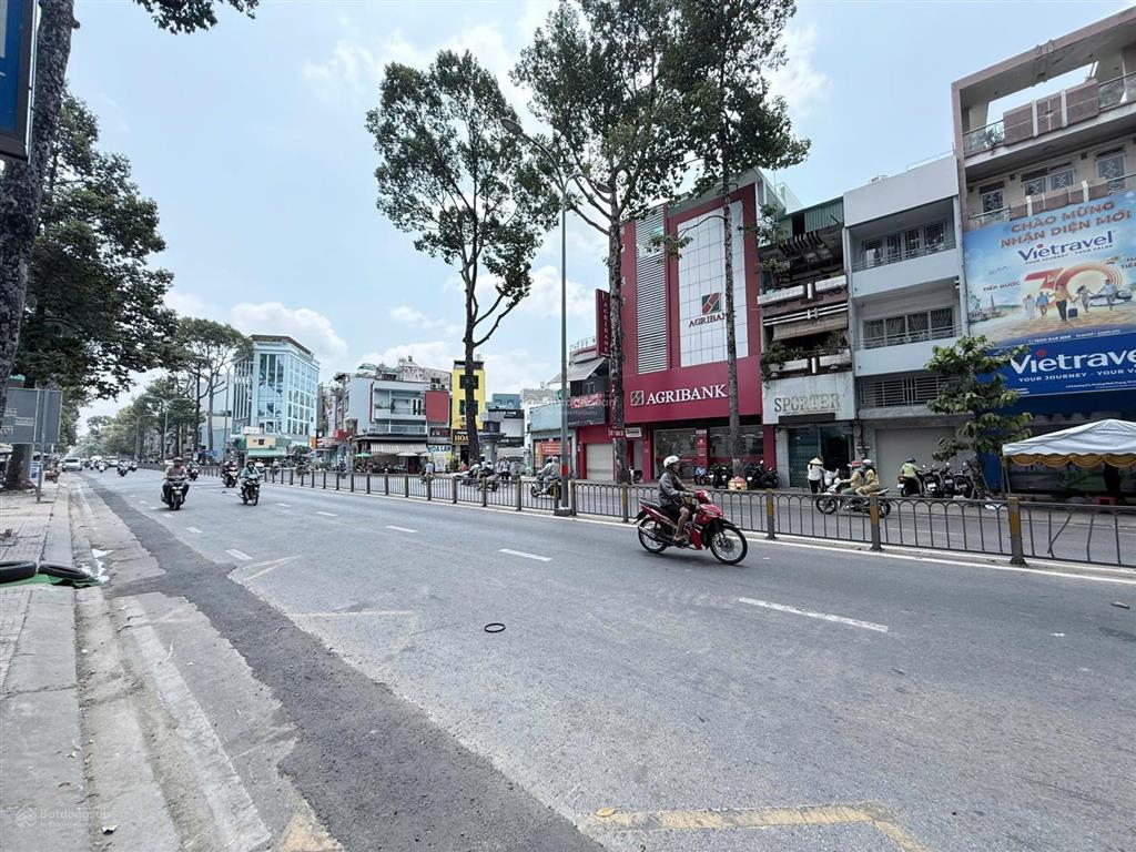 Góc 3 mặt tiền hiếmdt3.35x15 (49m2)giá 14 tỷ,kinh doanh đỉnh cao!