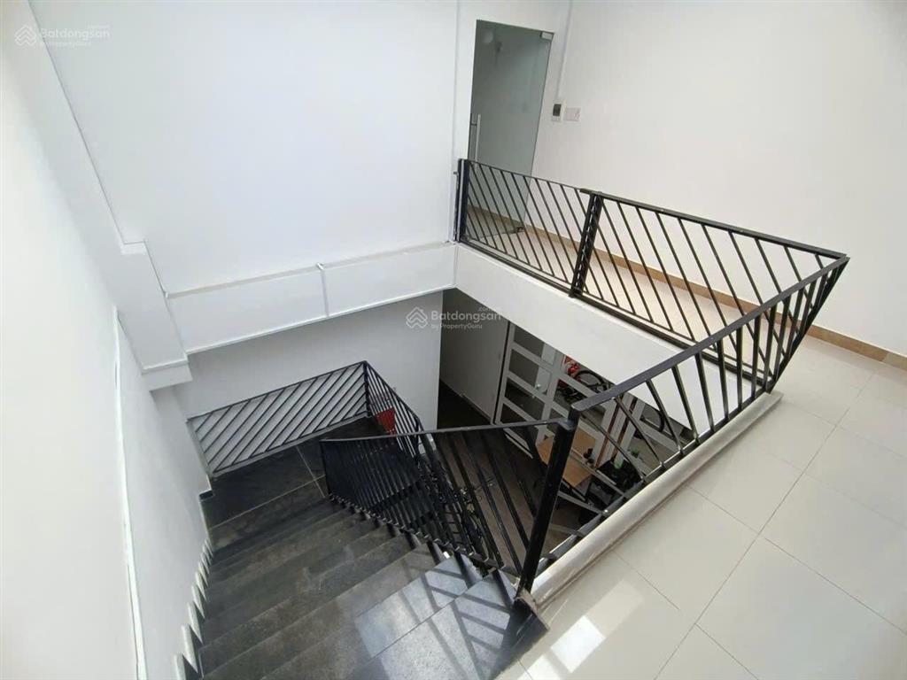Giảm sâu 9,5 tỷ, mặt tiền nguyễn chí thanh, dt 4.2x25 (101,7m2) giá 25,5 tỷ, hđt, 55tr/thg