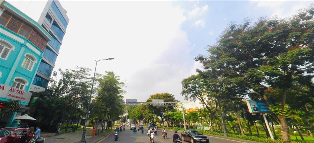 Siêu hiếm mặt tiền trần quốc hoàn, dt 5,55 (cn 153,5m) nở hậu 7m, hđt 75tr/tháng, giá 42 tỷ