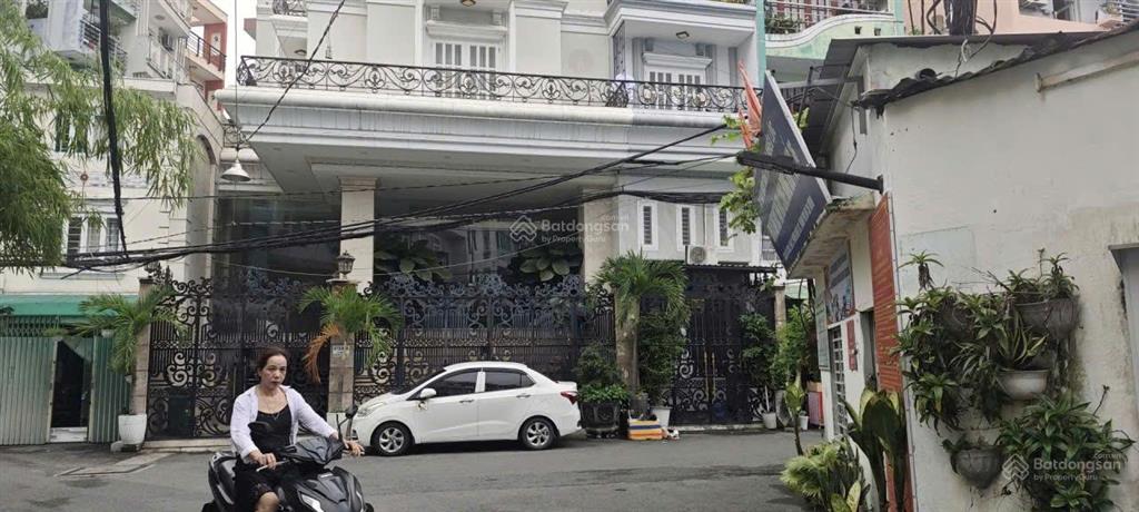 Bán tòa nhà chdv lê văn sỹ, quận 3 hầm, lửng, sân thượng 6 lầu, 13 pn dòng tiền 70 triệu/tháng