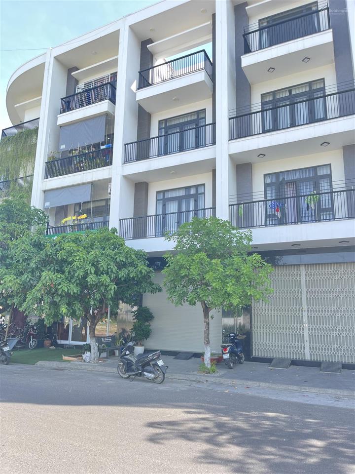 Đất trung tâm khu biển . giá cực rẻ so với thị trường . dt 120m2. giá 7tỷ xx. đường thành thái