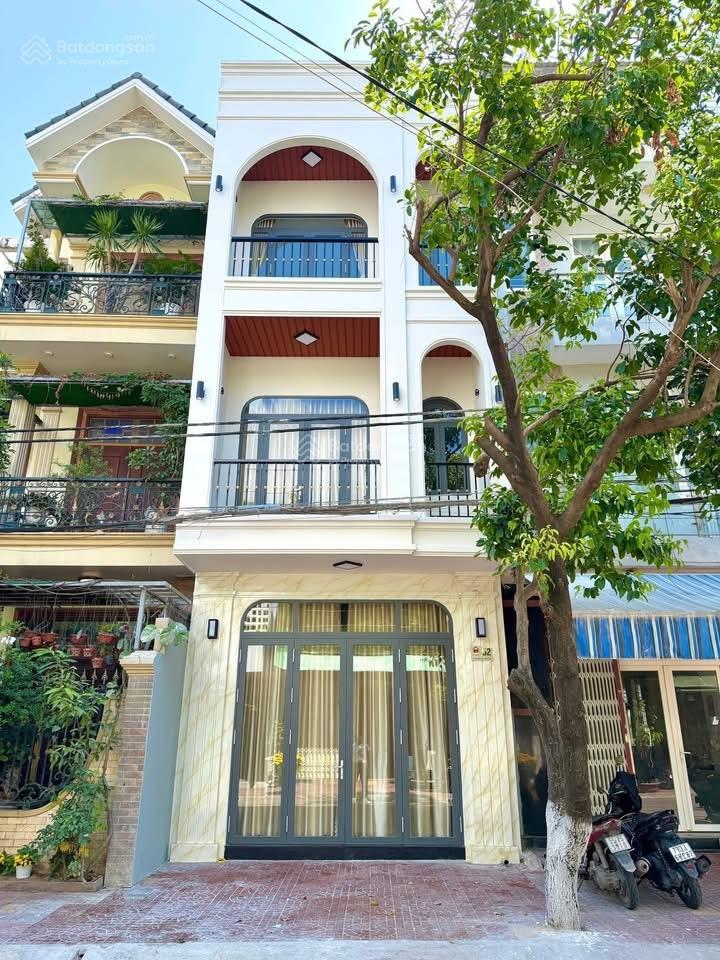 Vài căn nhà đẹp mới hiện đại đường thanh niên trung tâm biển quy nhơn . dt 65m2. giá 7tỷ xx