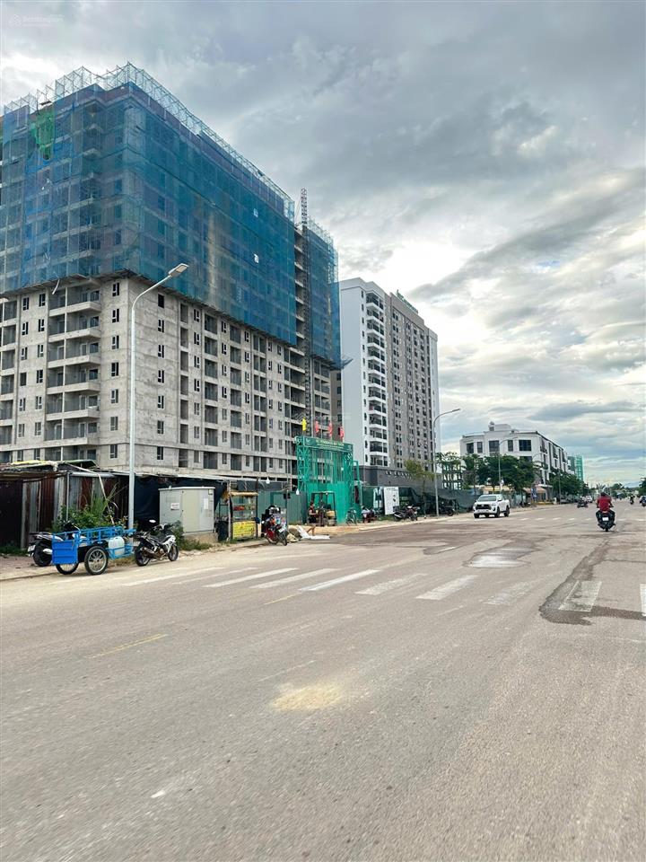 Bán lô đất long vân gần trường fpt. dt 100m². giá 2tỷ350 thương lượng