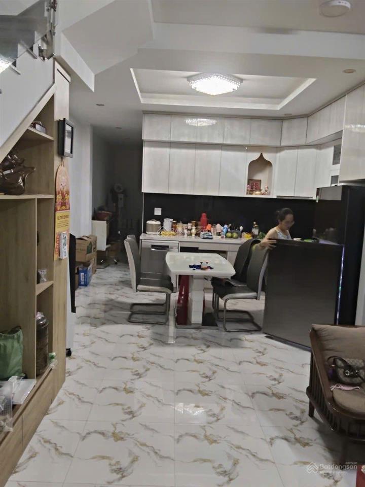 Nhà cần bán mặt đường khu phường lý thường kiệt. ngay siêu thị, gần biển. dt 75m2, giá 7 tỷ **