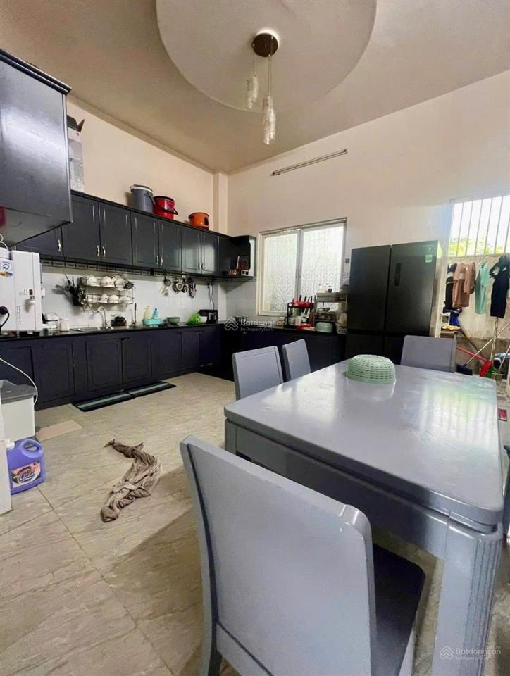 Nhà mặt tiền kinh doanh 110m2  giá 1 tỷ 200 triệu  ngay chợ  sổ hồng riêng  có trả góp