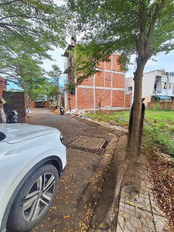 Cần bán gấp miếng đất diên tích 93m2 ở đường nguyễn bình