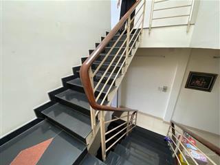 Nhà đẹp cần bán gấp ở đường lê văn lương diện tích 99m2 xe hơi quay đầu