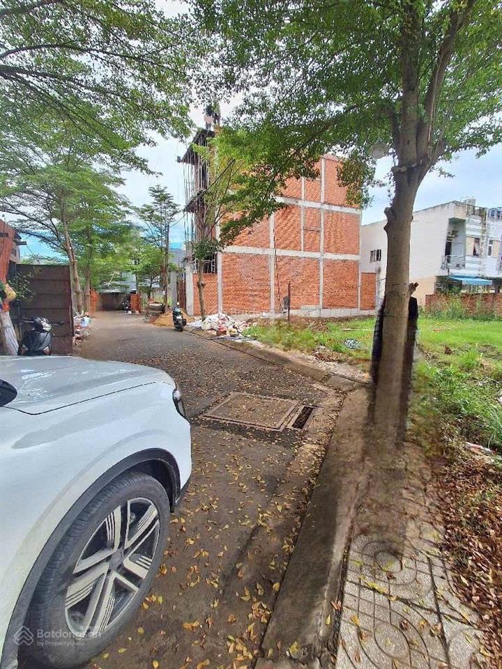 Đất trống cần bán , gò cao , xây dựng ngay