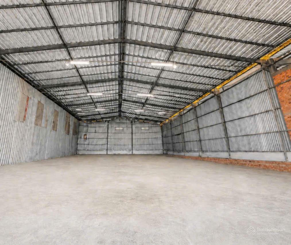 Cho thuê kho đường bùi văn ba  720m2  sàn mới đẹp  container ra vào