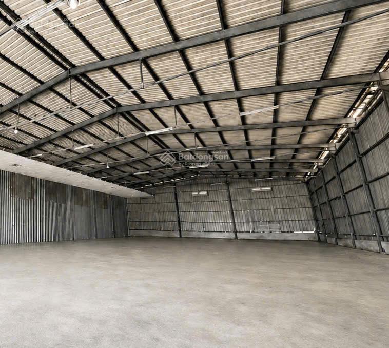 Cho thuê kho đường bùi văn ba  720m2  sàn mới đẹp  container ra vào