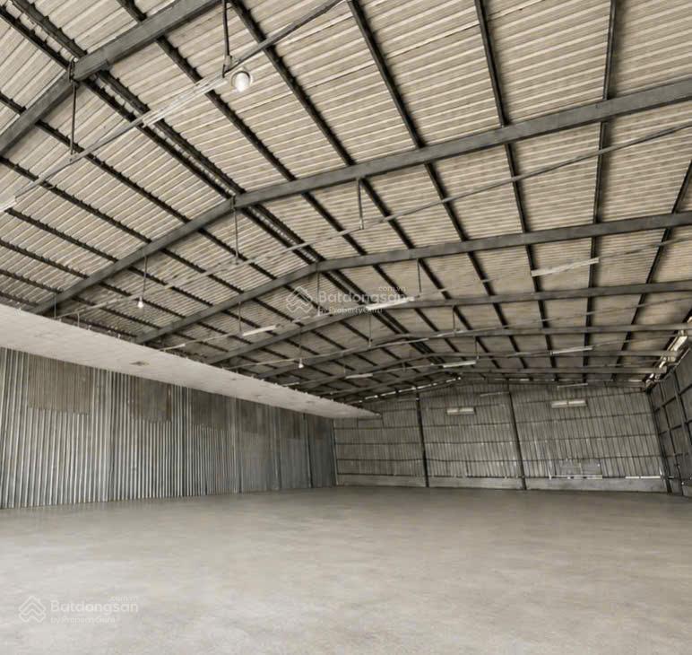 Cho thuê kho đường bùi văn ba  720m2  sàn mới đẹp  container ra vào