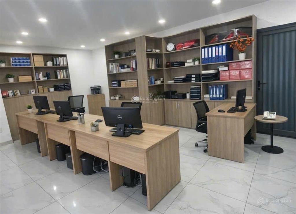 Cho thuê mặt tiền lê văn lương gần 800m2  mặt tiền rộng 24m  có văn phòng  giá 130tr/tháng