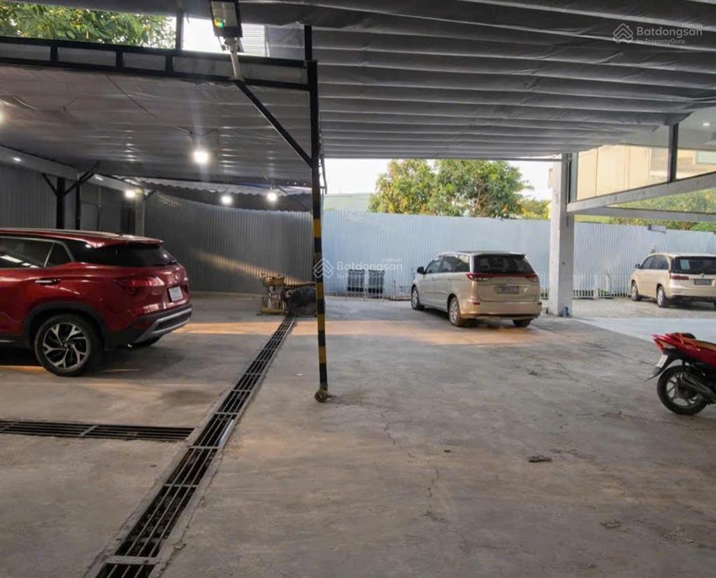 Cho thuê mặt tiền lê văn lương gần 800m2  mặt tiền rộng 24m  có văn phòng  giá 130tr/tháng