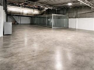 Cho thuê kho + văn phòng gần kdc him lam  480m2  mái cao  giá thương lượng