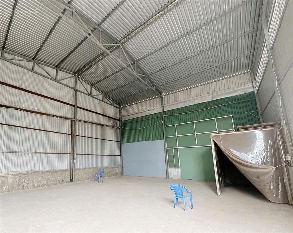 Cho thuê kho phạm hữu lầu 250m2 sân rộng xuất hóa đơn vat