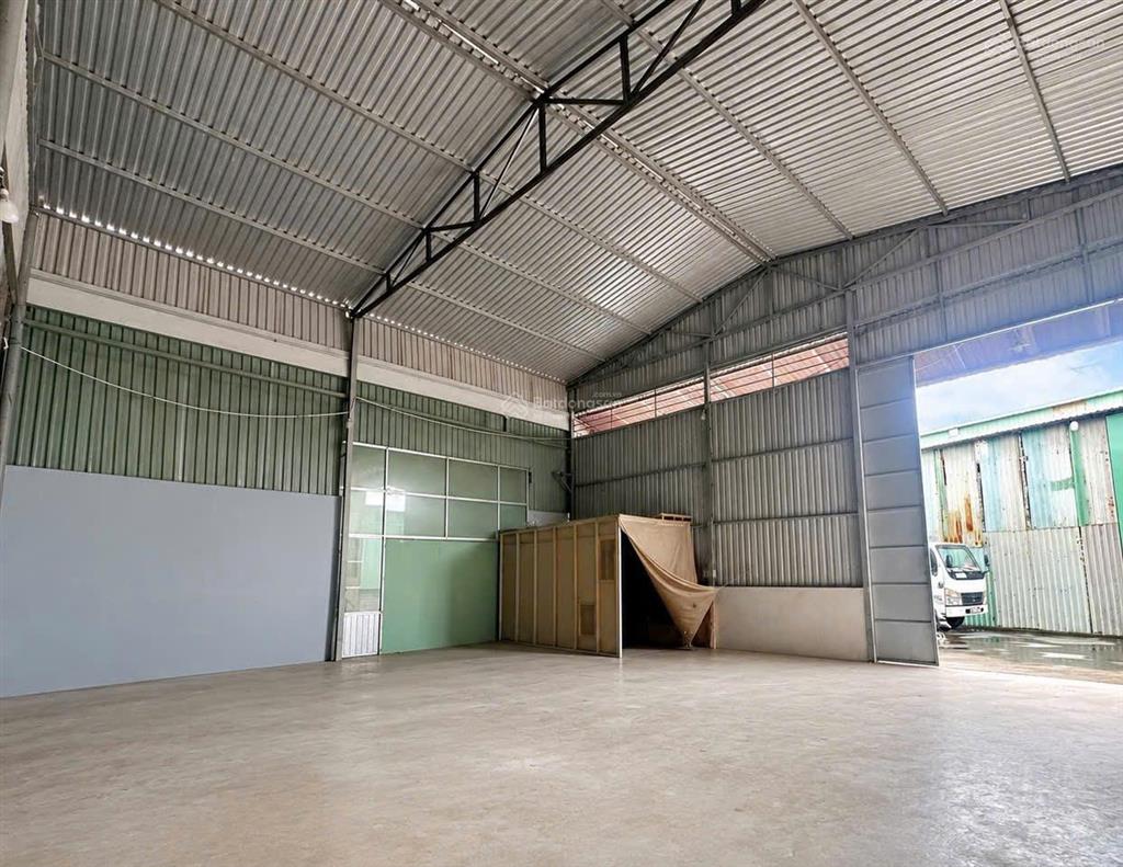 Cho thuê kho phạm hữu lầu 250m2 sân rộng xuất hóa đơn vat
