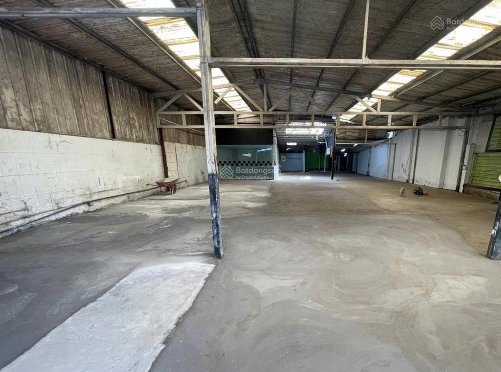 Cho thuê mặt tiền phạm hữu lầu, nhà bè 420m2 kho mới sửa chữa