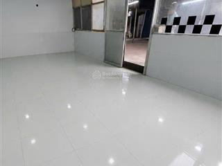 Cho thuê mặt tiền phạm hữu lầu, nhà bè 420m2 kho mới sửa chữa