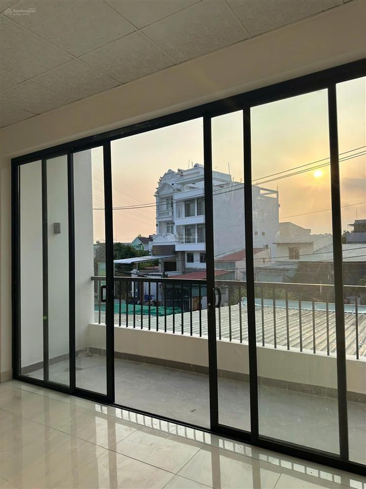 Nhà mới mặt tiền đào sư tích 111m2. 17tr.