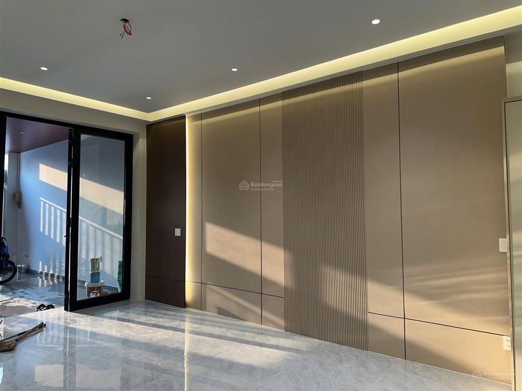 Nhà mới mặt tiền đào sư tích 111m2. 17tr.