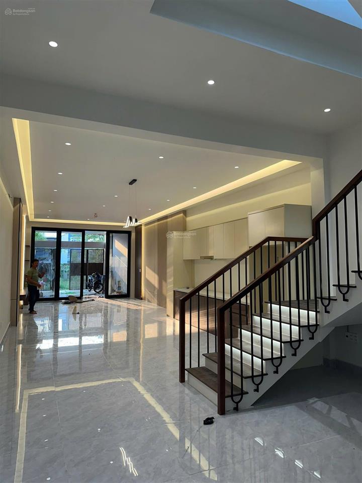 Nhà mới mặt tiền đào sư tích 111m2. 17tr.