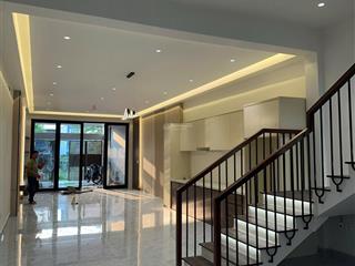 Nhà mới mặt tiền đào sư tích 111m2. 17tr.