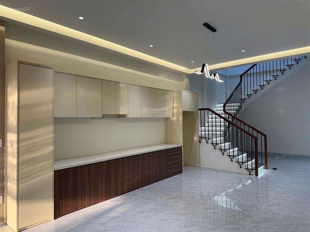 Nhà mới mặt tiền đào sư tích 111m2. 17tr.