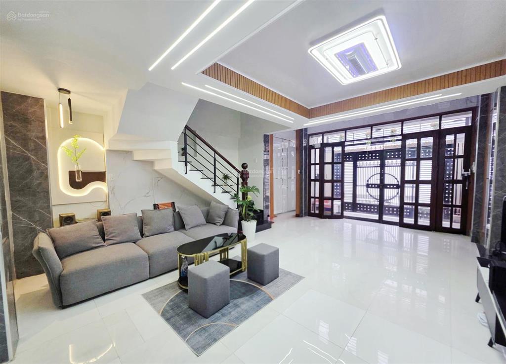 Nhà lạc long quân, p.hòa bình, dt 4,3m x 8,55m nở hậu 5,4m nhà 4 tầng, giá 8,7tỷ