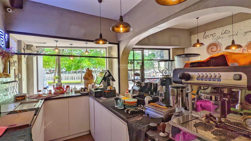 Chủ nhà bán định cư, siêu khan hiếm mặt tiền trường sa  ngang 6  hđt 60tr/th  giá 25 tỷ