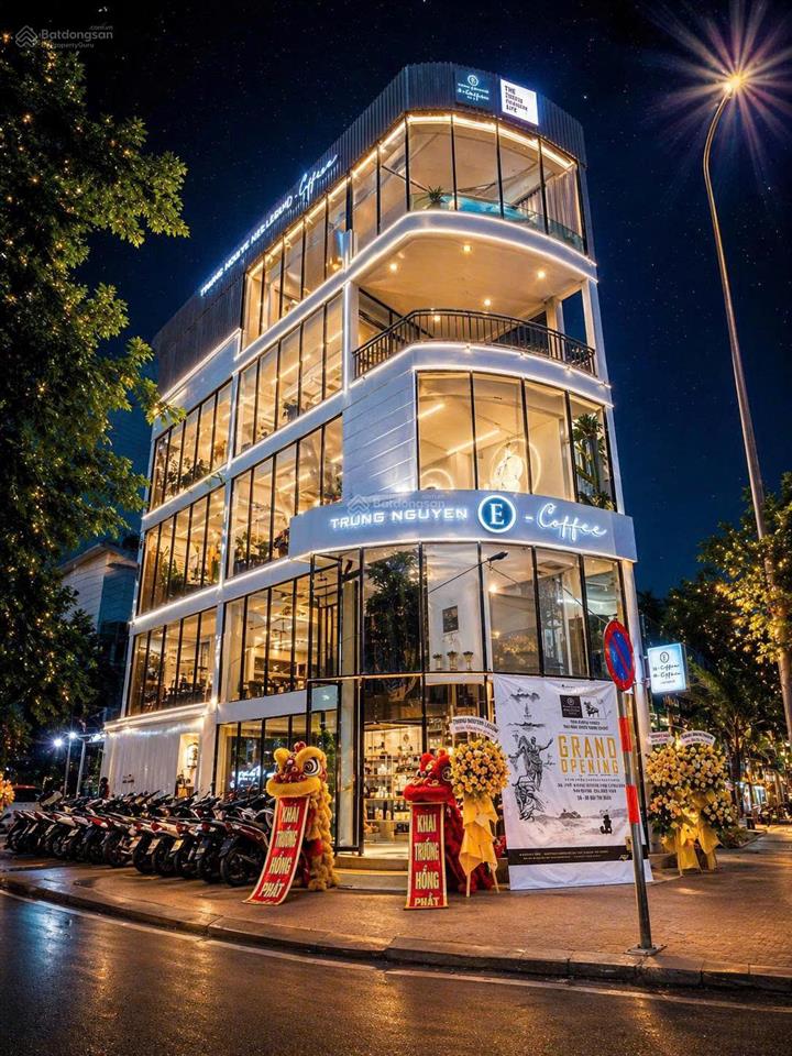 Giảm 11 tỷ, bán gấp góc 2mt sư vạn hạnh, q10 thuê 178tr/th, tỷ suất gần 5,5%/năm giá 36 tỷ