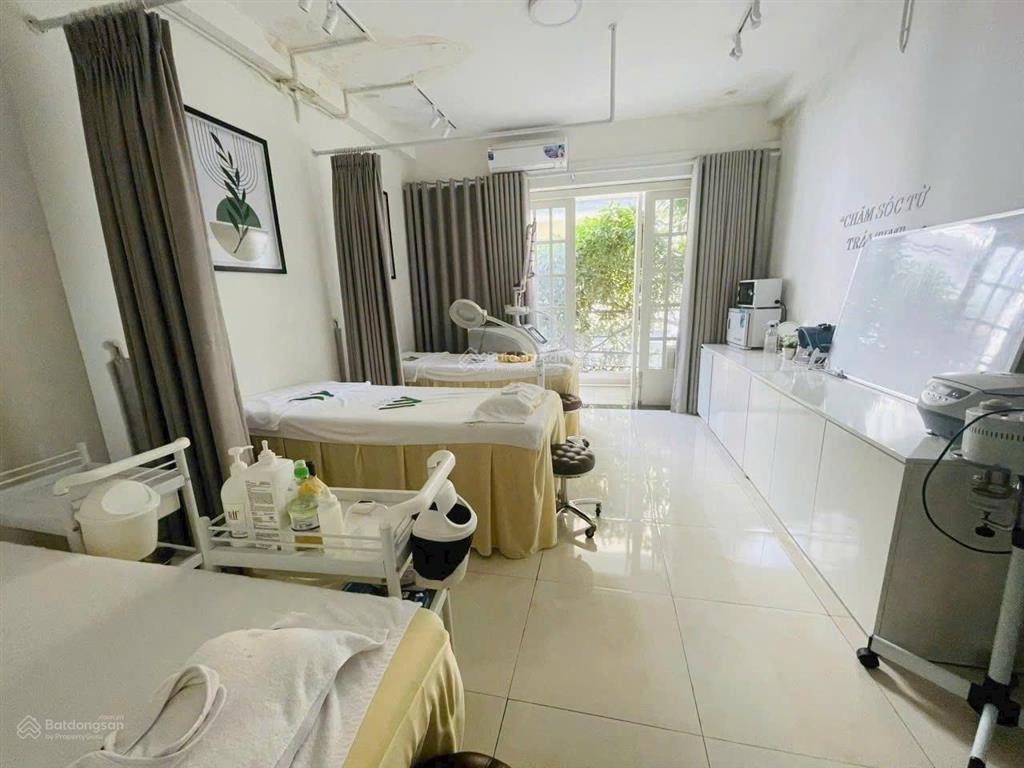 Nhà góc 3mt phổ quang, phú nhuận, dt 9x28m, cn 255m2, hợp đồng thuê 80tr/tháng, giá giảm 50tỷ