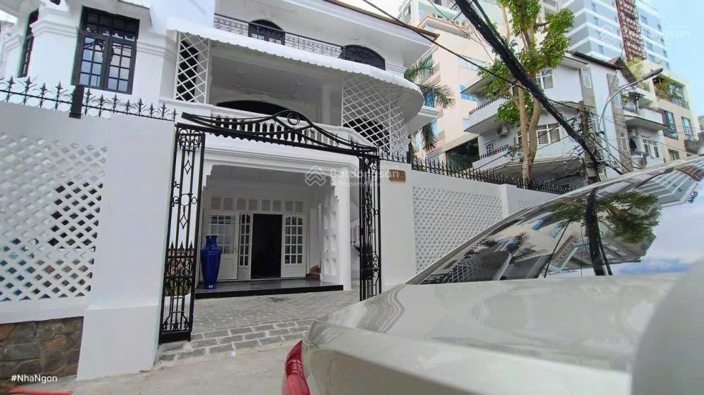 Khan hiếm bán mặt tiền nguyễn cửu vân, bình thạnh  10,6 x 20m  3 tầng  hđt 130tr/th  giá 50 tỷ