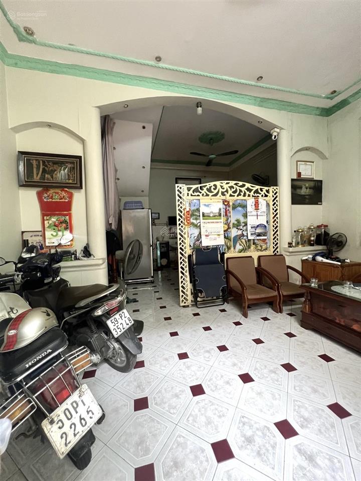 Mặt tiền kinh doanh sân bay tân sơn nhất đường hồng hà p2 tân bình 4 tầng 118m2 (5.6 x 21)