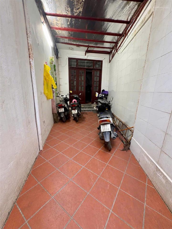 Cho thuê nhà 45m2 5 tầng, có sân rộng để xe ngõ 192 kim mã 13,5 triệu/tháng