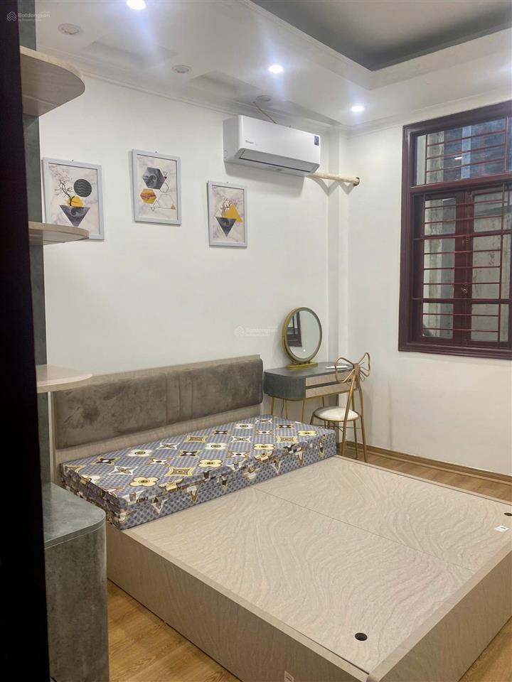 Cho thuê nhà 45m2 5 tầng, có sân rộng để xe ngõ 192 kim mã 13,5 triệu/tháng