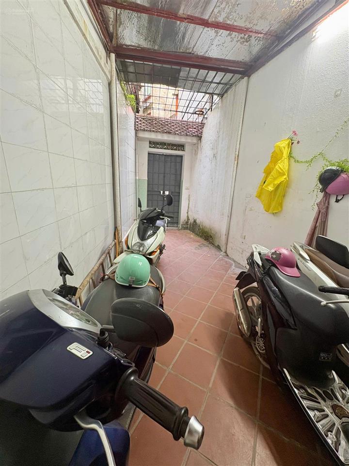 Cho thuê nhà 45m2 5 tầng, có sân rộng để xe ngõ 192 kim mã 13,5 triệu/tháng