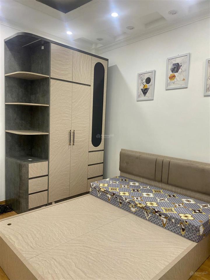 Cho thuê nhà 45m2 5 tầng, có sân rộng để xe ngõ 192 kim mã 13,5 triệu/tháng