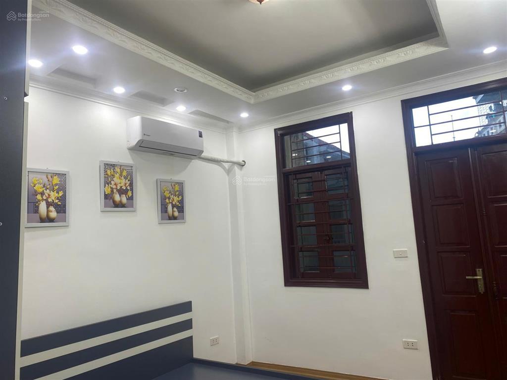 Cho thuê nhà 45m2 5 tầng, có sân rộng để xe ngõ 192 kim mã 13,5 triệu/tháng