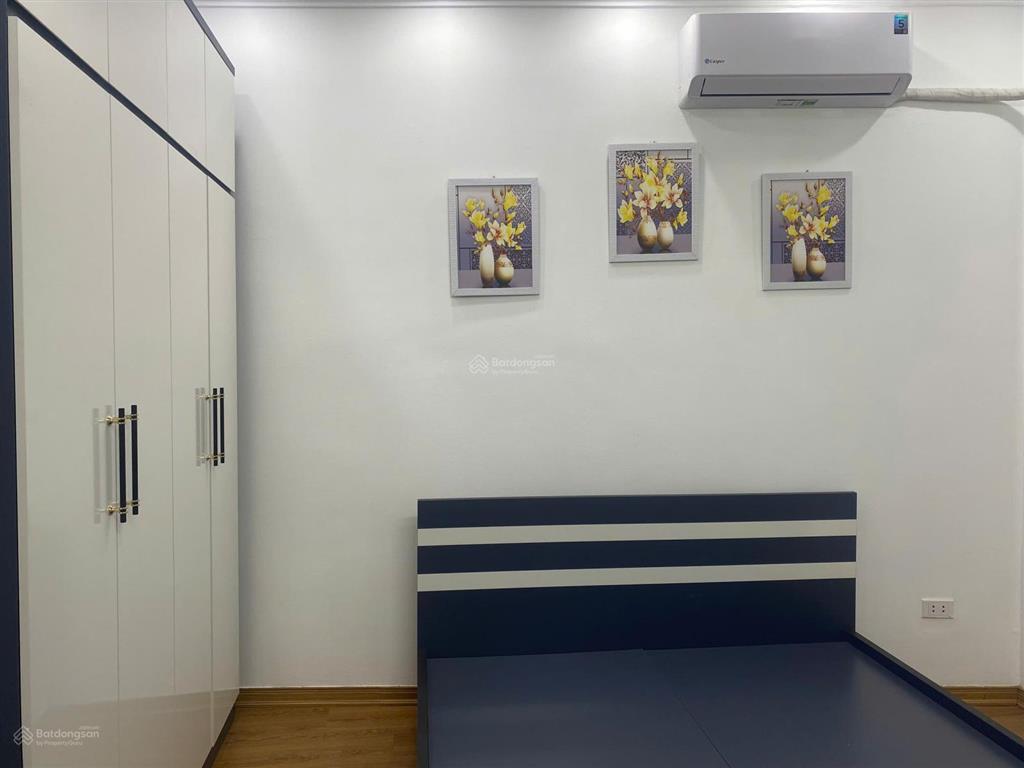 Cho thuê nhà 45m2 5 tầng, có sân rộng để xe ngõ 192 kim mã 13,5 triệu/tháng