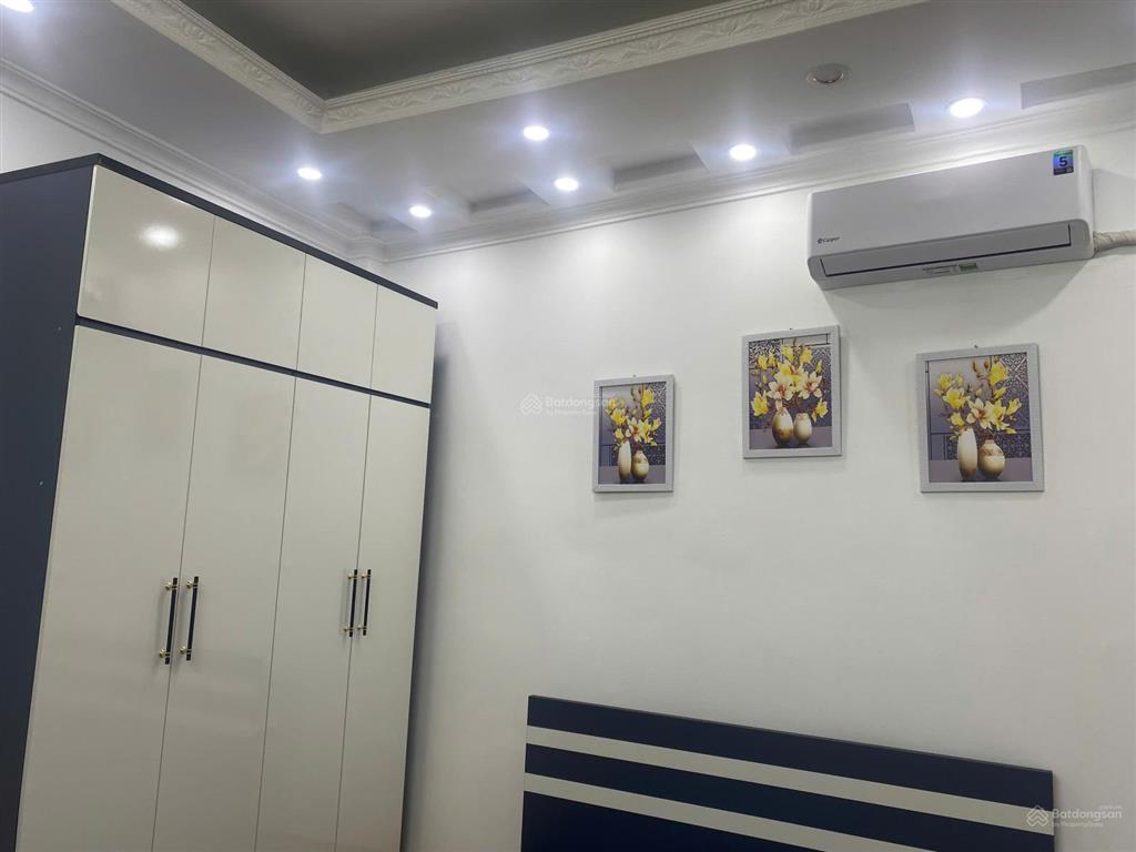 Cho thuê nhà 45m2 5 tầng, có sân rộng để xe ngõ 192 kim mã 13,5 triệu/tháng